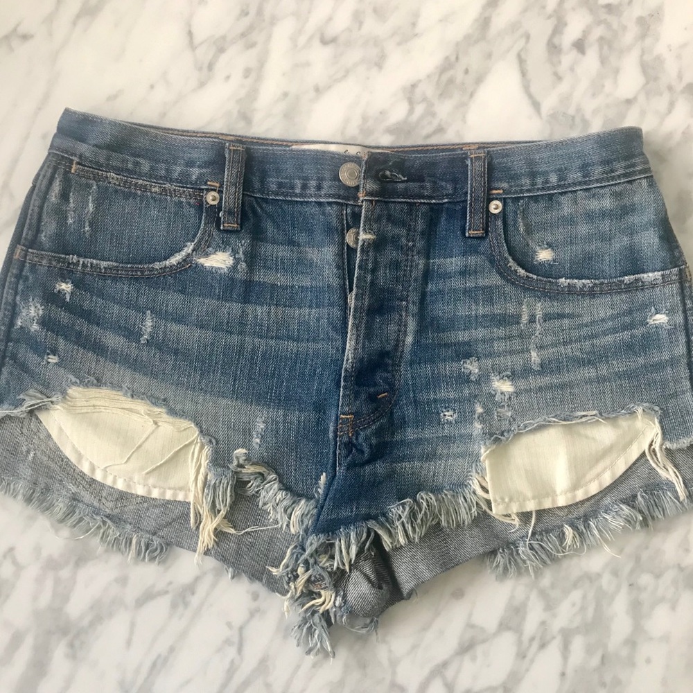 Abercrombie & Fitch High Rise Festival Short 6/28